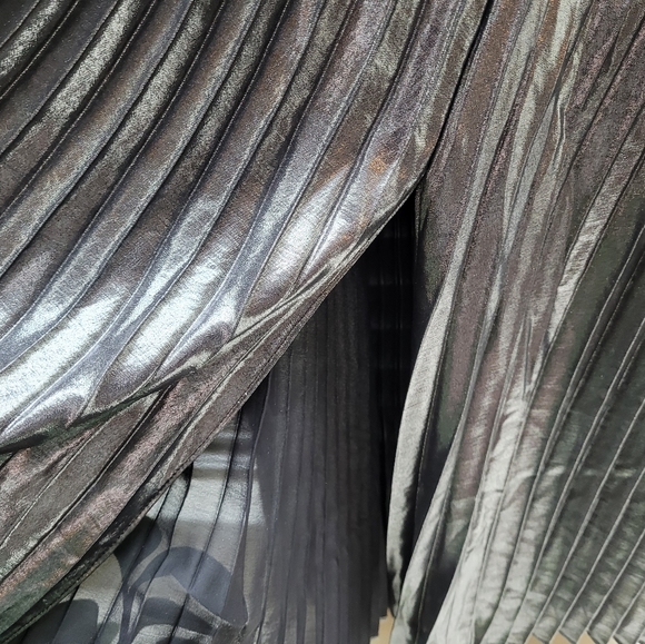 NWT Banana Republic 14P metallic pleated maxi - Picture 2 of 5